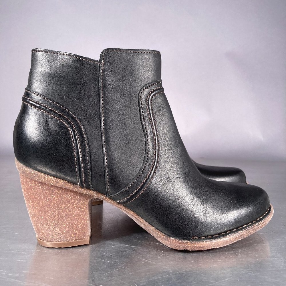Clarks Artisan Carleta Paris Ankle Boots Booties Black Leather Side Zip …